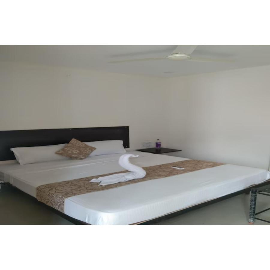 Hotel Meridian Grand Shamshabad Exterior foto